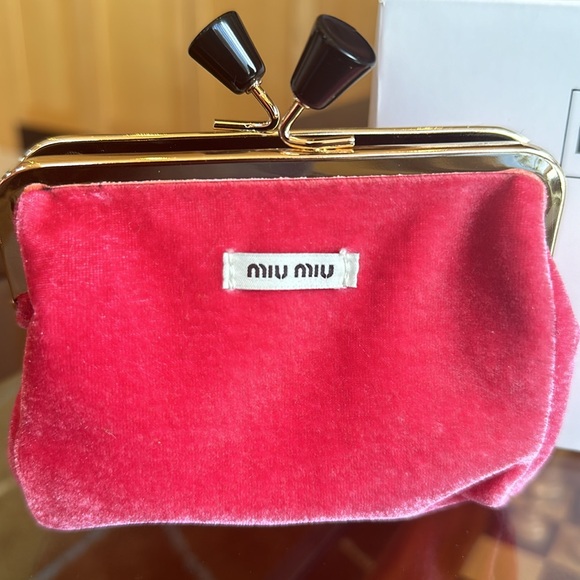 NIB MIU MIU PINKISH KISSLOCK COIN PURSE 4.5 X 4.5 VELVETY FEEL - Picture 2 of 10